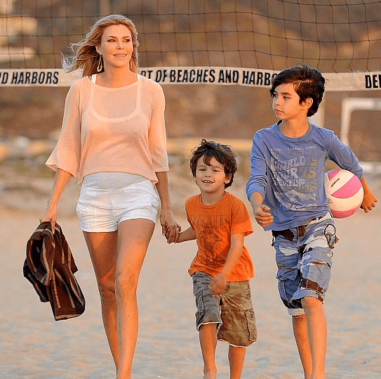 PHOTOS Brandi Glanville Soaking Up The Sun With Her Adorable Kids