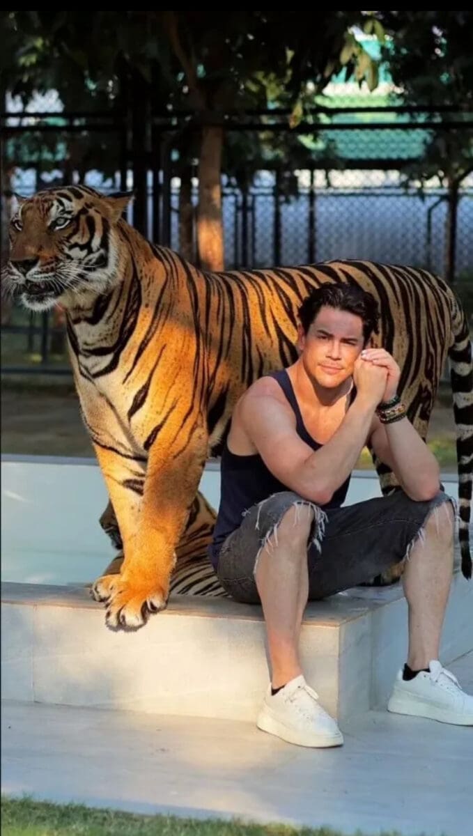 Tom Sandoval poses with captive tiger in Thailand