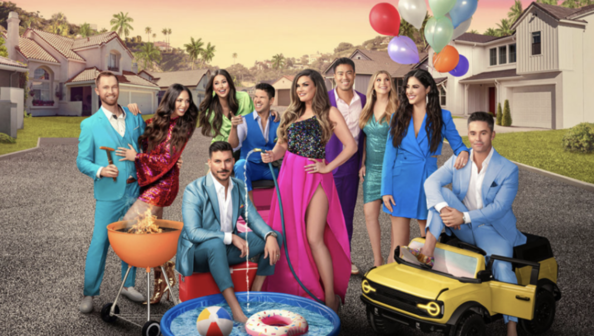 Jax Taylor and Brittany Cartwright, Kristen Doute and Luke Broderick, Danny and Nia Booko, Jesse and Michelle Lally, and Jason and Janet Caperna pose for The Valley season one cast photo.